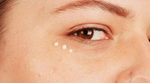 Comment appliquer un soin contour des yeux efficacement ?