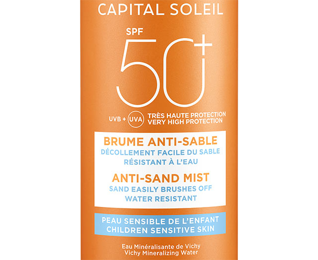 Vichy Capital Soleil Brume Anti-Sable Enfants SPF50+ 200 ml, illustration de la texture non collante, La Maison Para, prix Maroc, parapharmacie