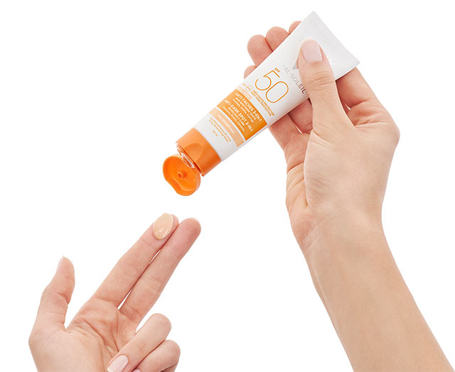 Texture teintée du Vichy Capital Soleil Soin Anti-Taches 3-en-1 SPF50+ 50 ml