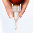 Vichy Liftactiv Suprême Vitamin C Sérum 20 ml, détail de l’embout compte-gouttes et d’une goutte de sérum — La Maison Para, prix Maroc, parapharmacie